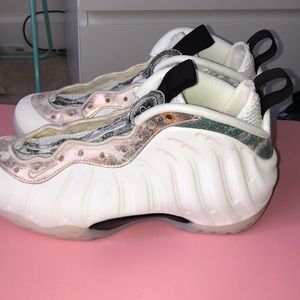 NIKE FOAMPOSITES. laces will be included.